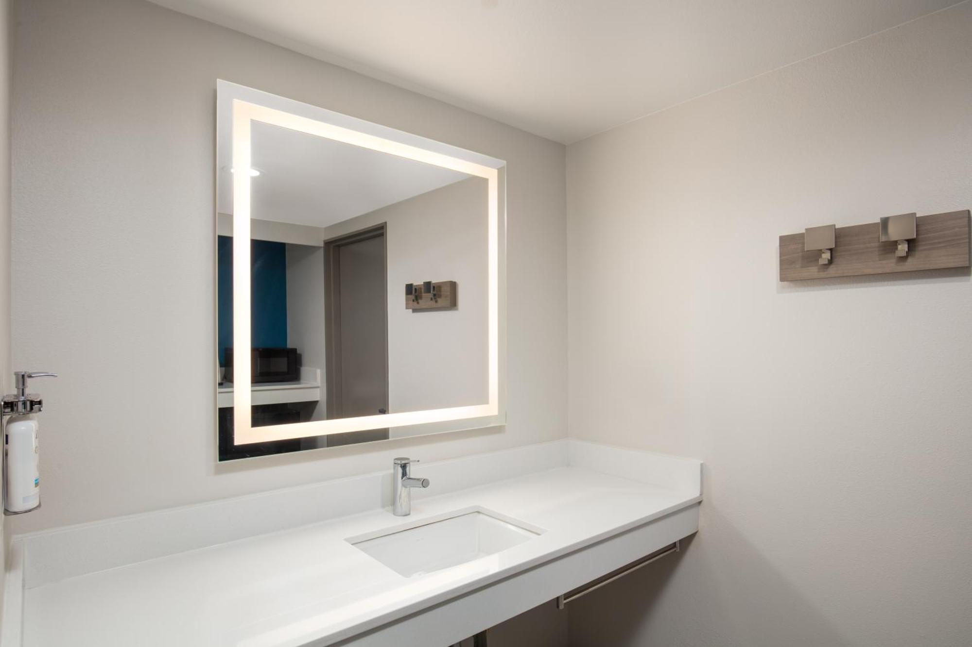 Holiday Inn Express Hotel & Suites Ventura Harbor By Ihg מראה חיצוני תמונה