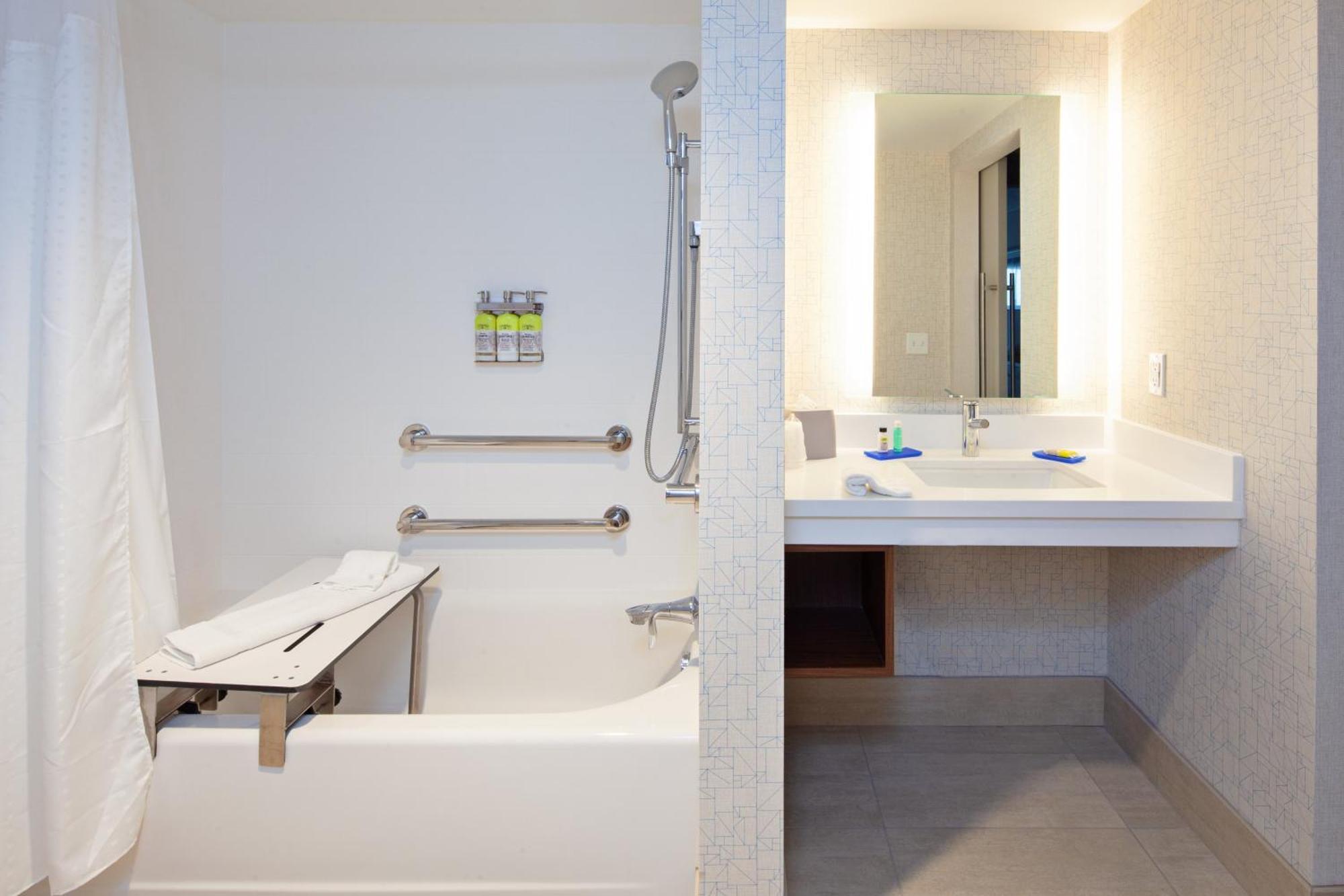 Holiday Inn Express Hotel & Suites Ventura Harbor By Ihg מראה חיצוני תמונה