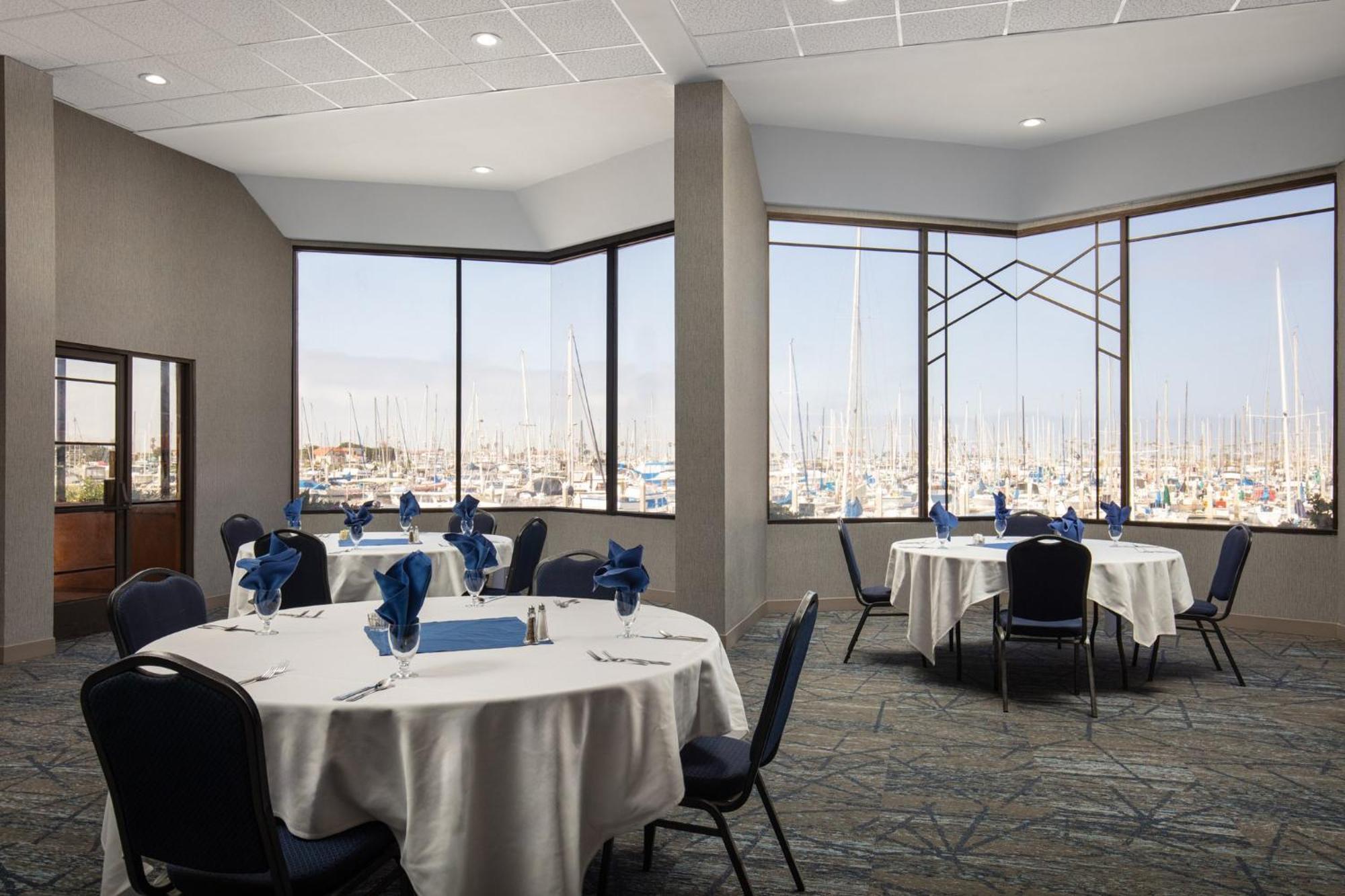 Holiday Inn Express Hotel & Suites Ventura Harbor By Ihg מראה חיצוני תמונה