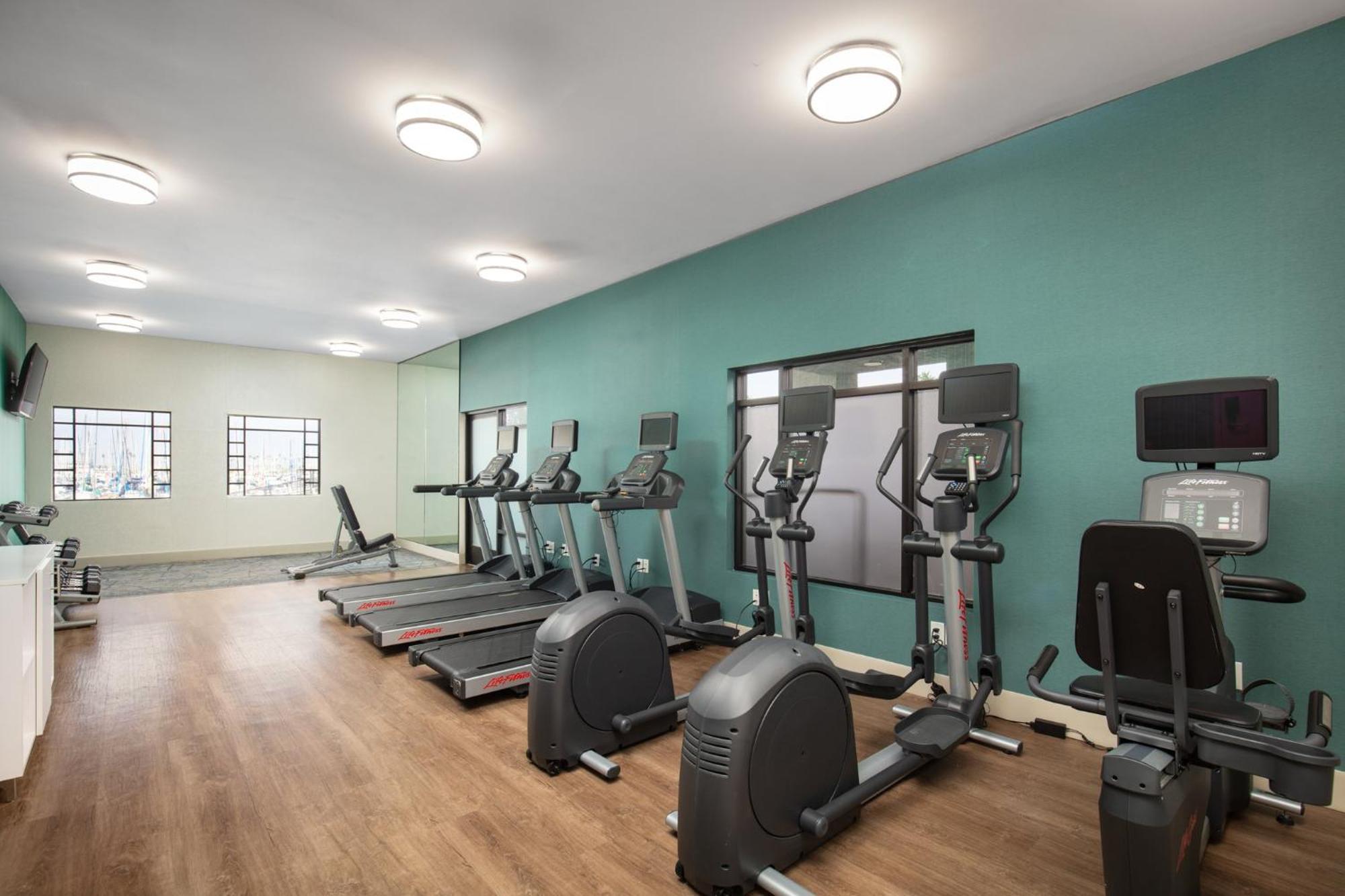 Holiday Inn Express Hotel & Suites Ventura Harbor By Ihg מראה חיצוני תמונה