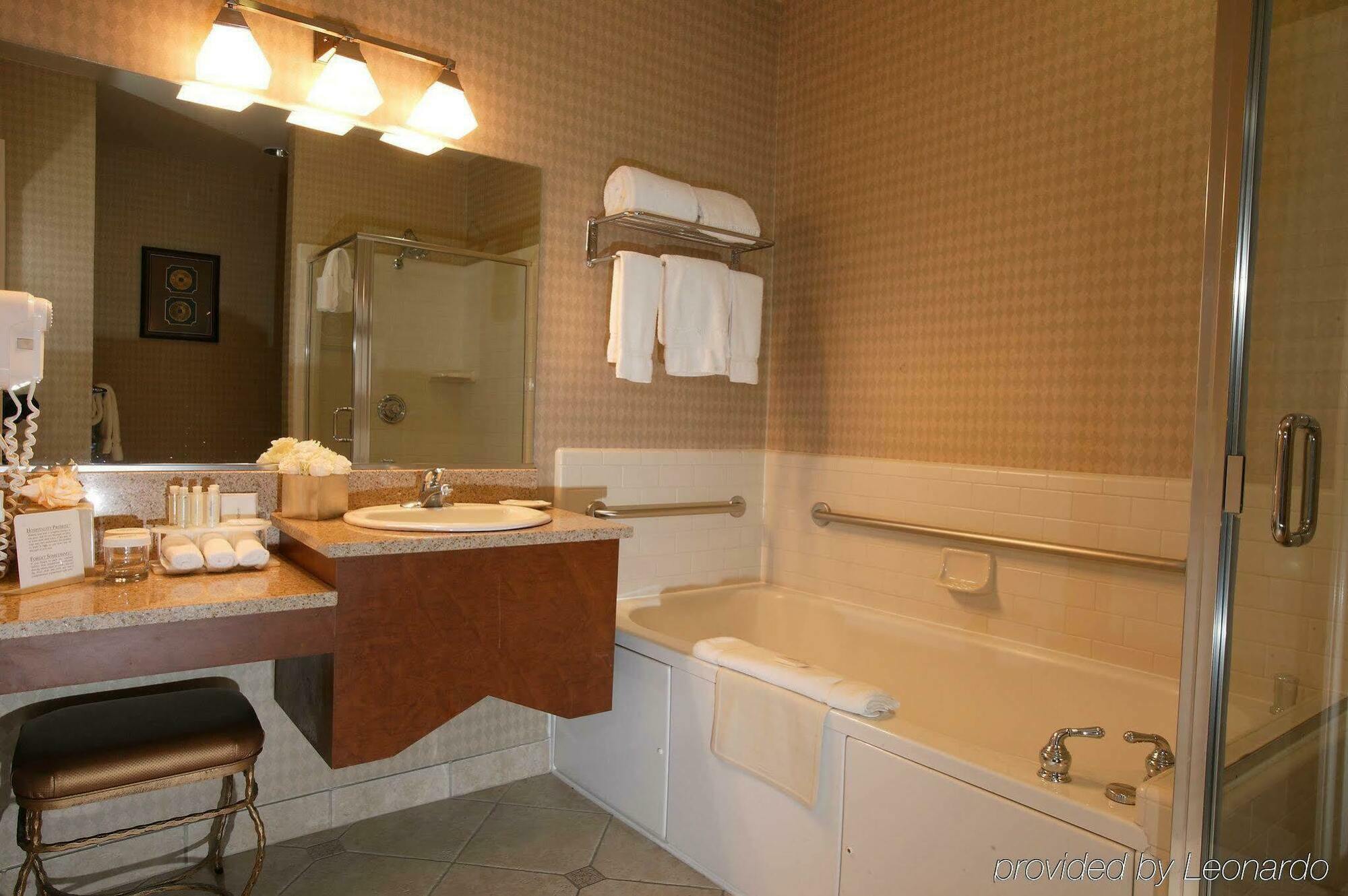 Holiday Inn Express Hotel & Suites Ventura Harbor By Ihg מראה חיצוני תמונה